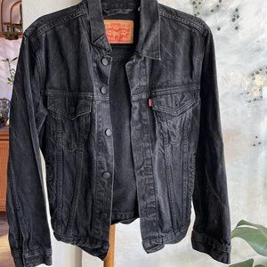 Vintage Levi's black denim jacket (with pockets) - Men's Sm.